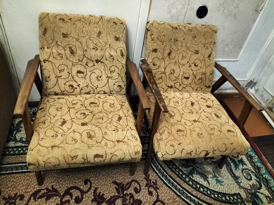 Продаю советские кресла, трюмо