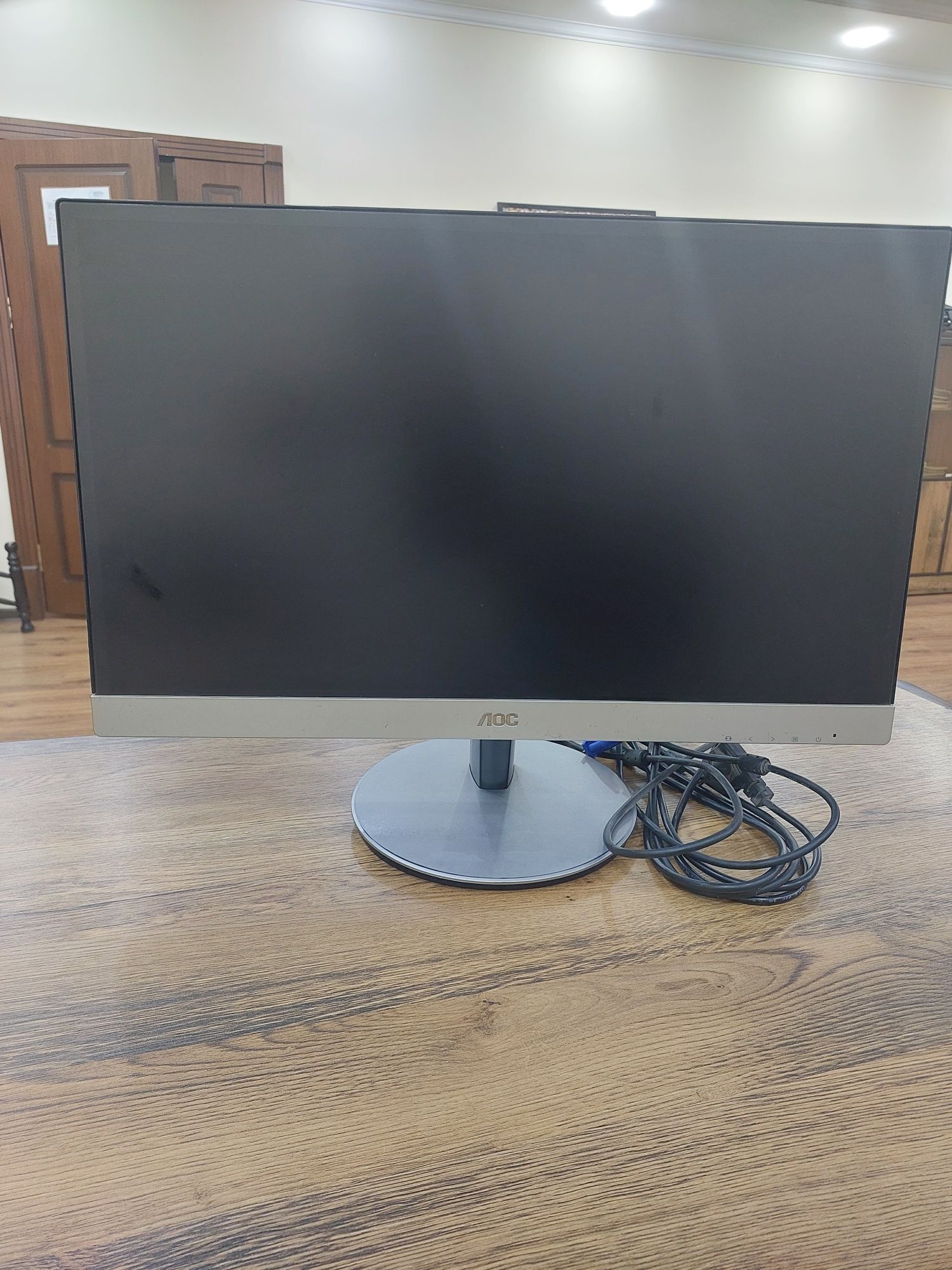 1 dona  monitor Immer.   2 dona Monitor Loc(Lcd)