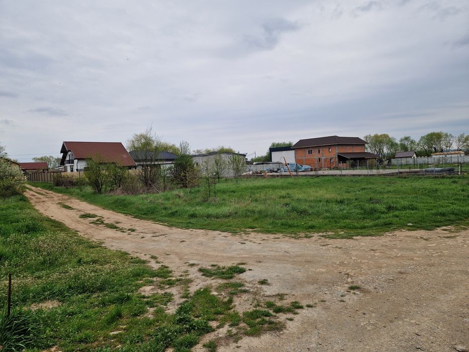 Vand urgent teren intravilan 300mp, strada Primaverii, Tg-jiu