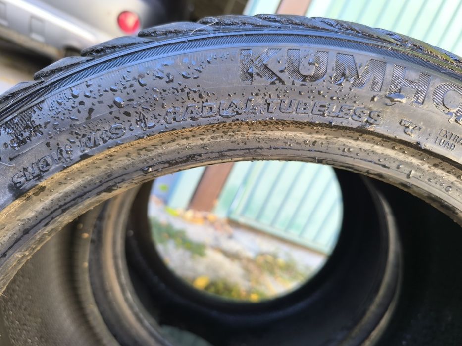 2 бр. Зимни гуми Kumho 275 / 35 R18 Dot 23/20