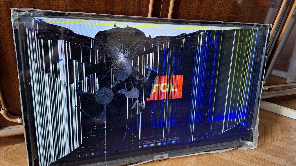 Телевизор TCL 32S5200KZ на запчасти, разбит экран
