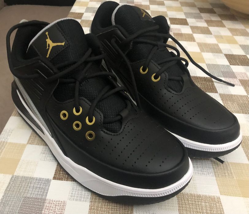Продавам детски маратонки Air Jordan