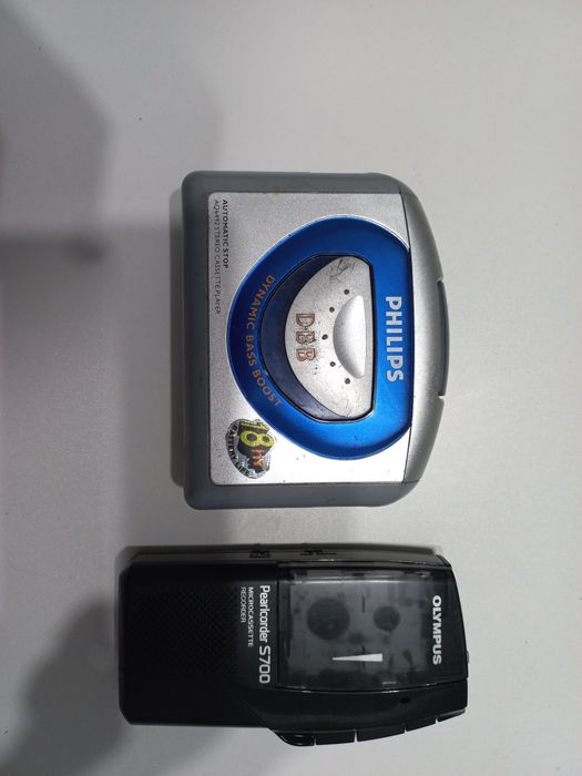 Philips AQ6492 walman si Olympus S700 reportofon