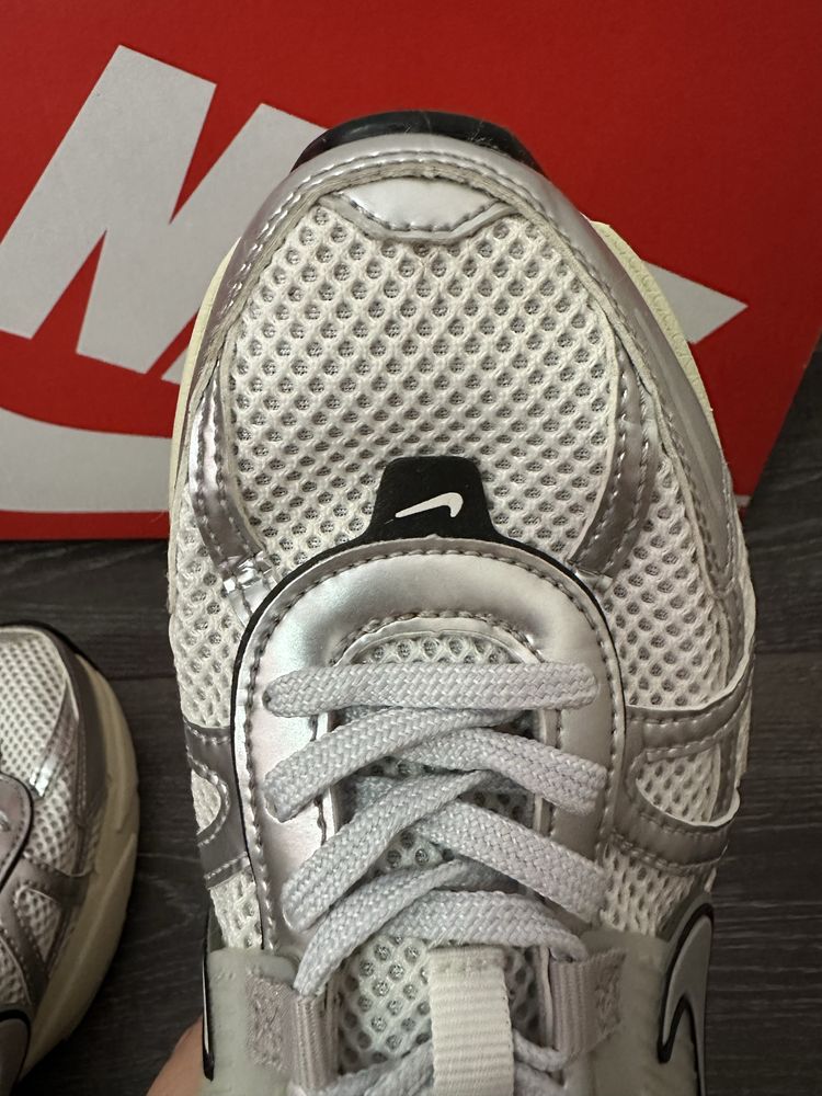 100% Оригинални дамски маратонки Nike V2K