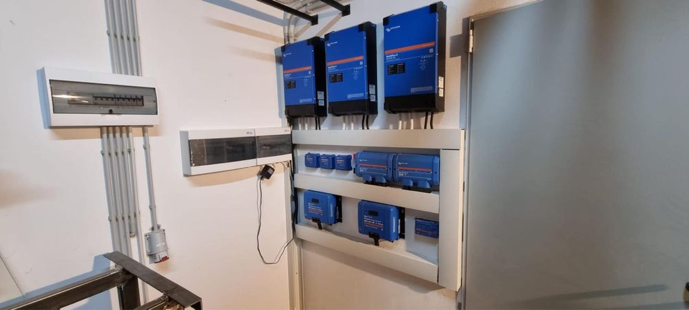 Ofer servicii profesionale de instalare a panourilor fotovoltaice