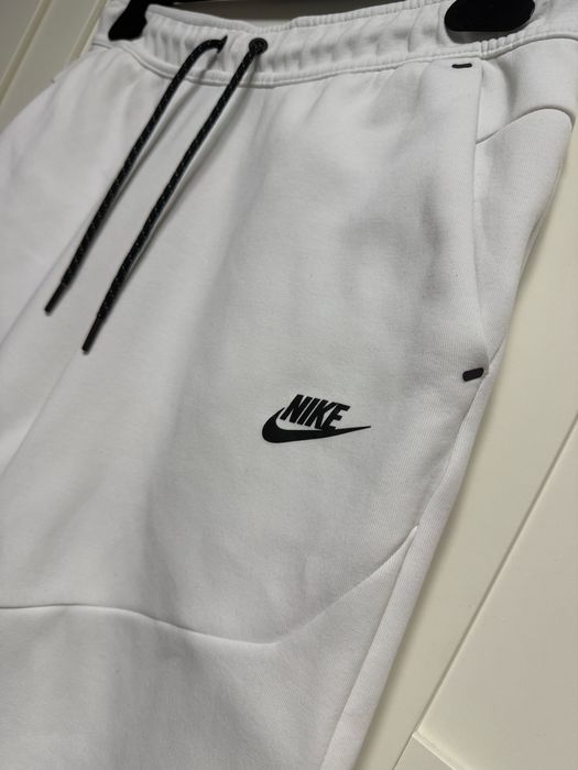pantaloni nike tech