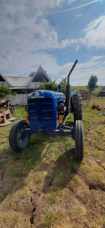 Vând tractor Ford Super Maior
