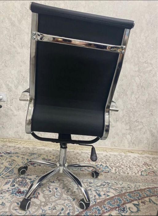 Ishlatilgan ofis kreslosi sotiladi holati alo darajada