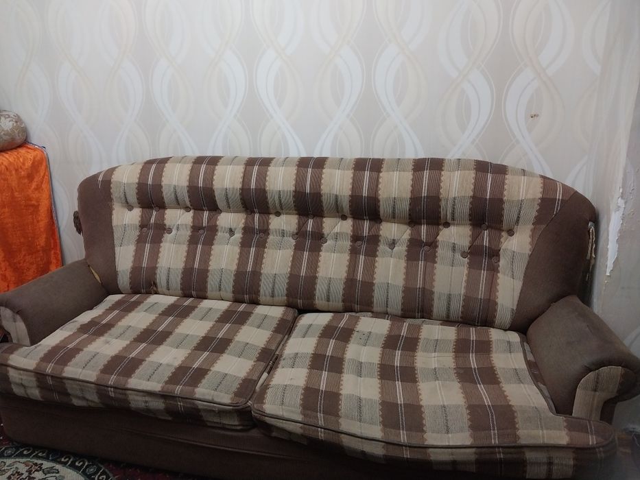 Диван с двумя креслами