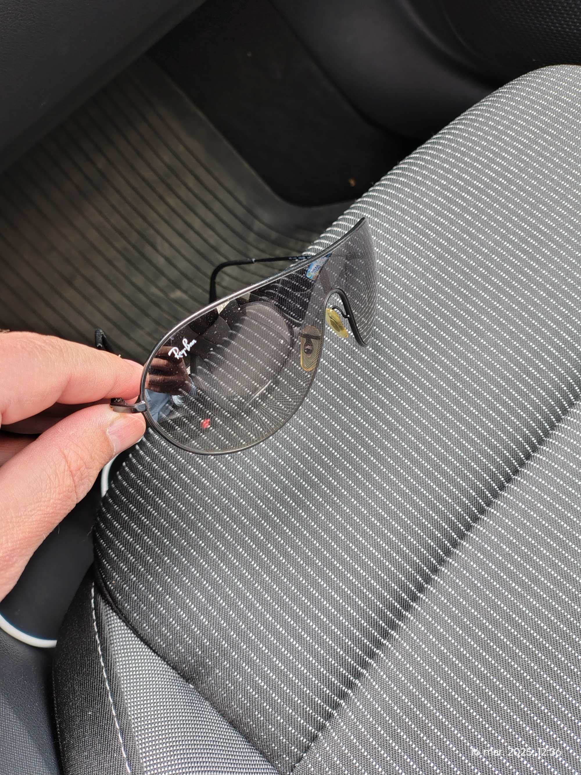 Vând ochelari marca Ray Ban