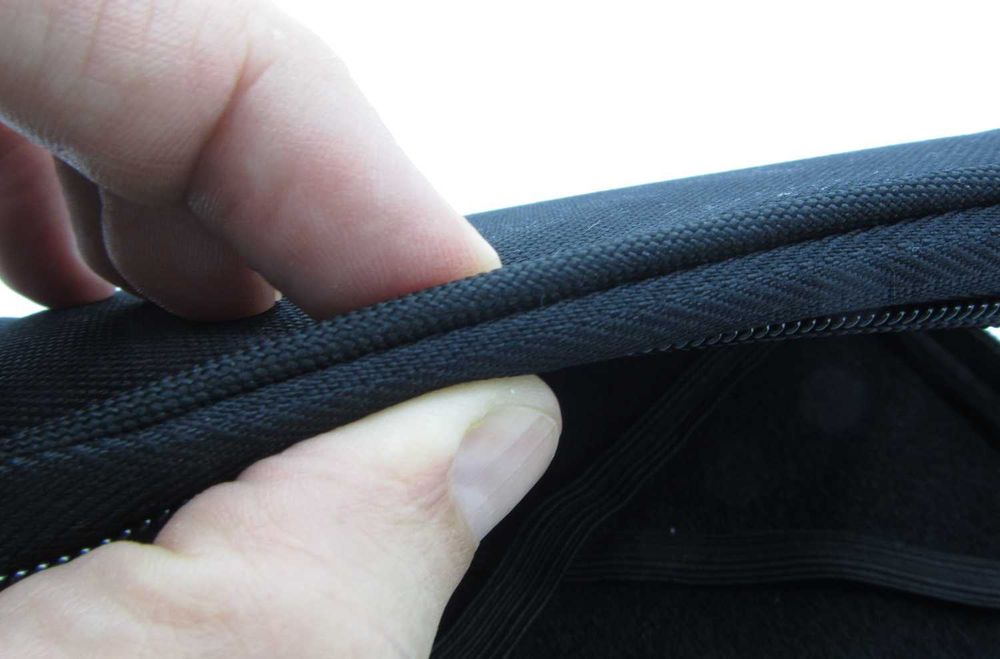 Миниатюрен несесер с твърди страни