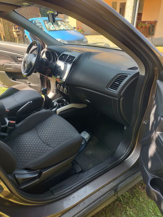 Vând Mitsubishi asx
