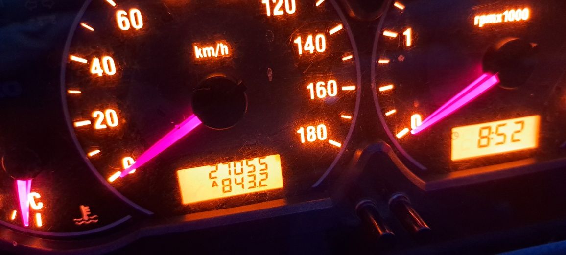 Land rover defender iveco massif 2010 27000 km variante schimb utilaje