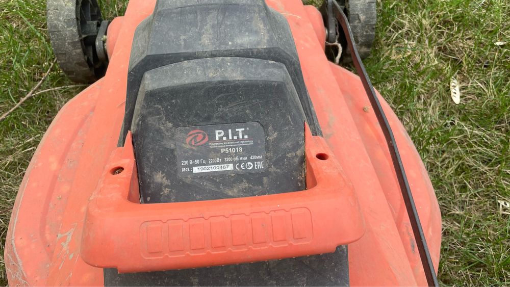 Продаем электрогазонакосилку pit51018 в комплекте триммер pit51014