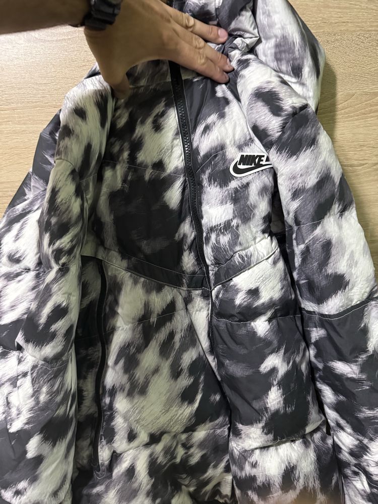 Продавам 2 якета nike