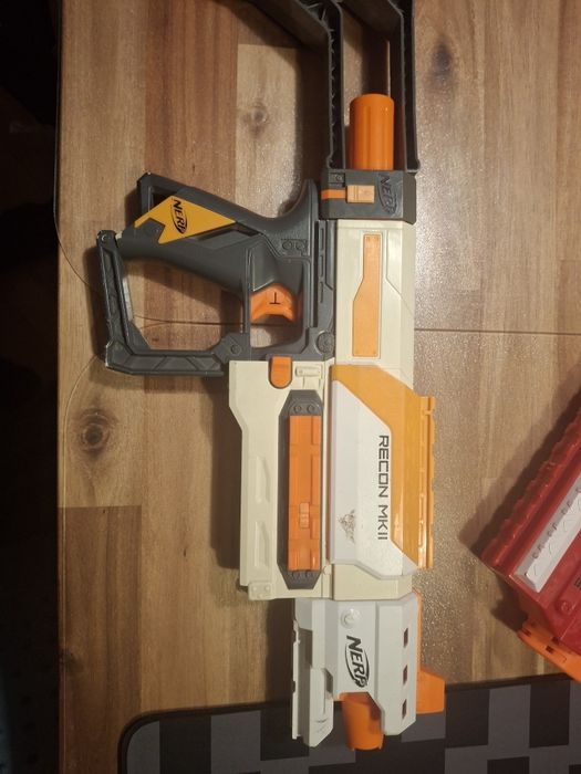 Нерф бластер играчка