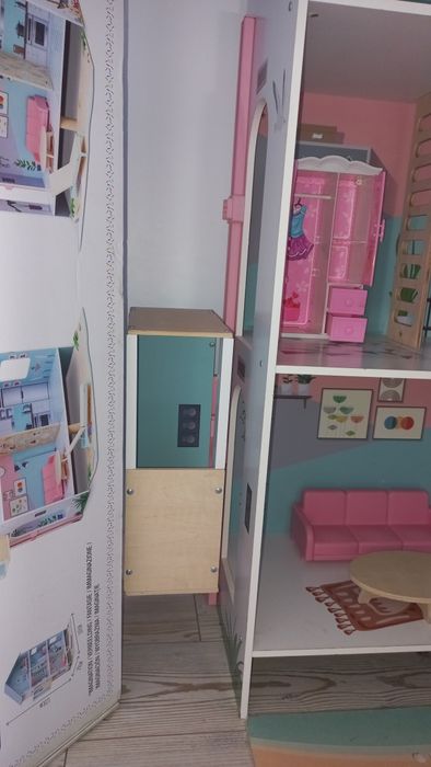 Casuta din lemn, pentru păpuși,  cu accesorii