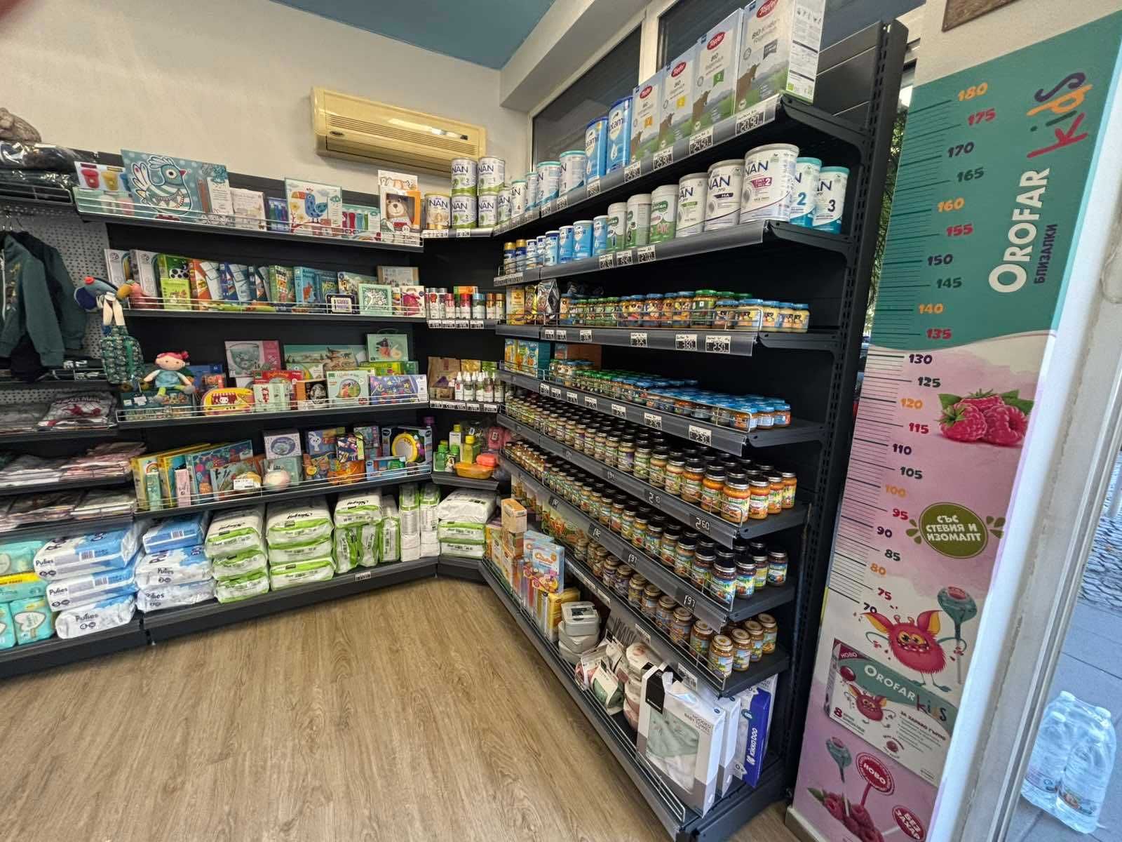 Метални стелажи за оборудване на магазин за детски стоки /НОВИ/
