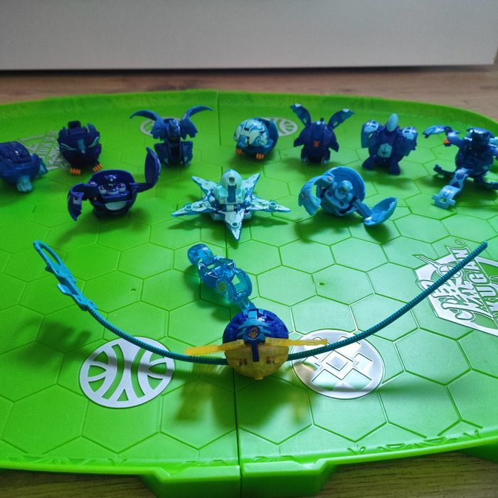 Jucării bakugan in stare foarte buna