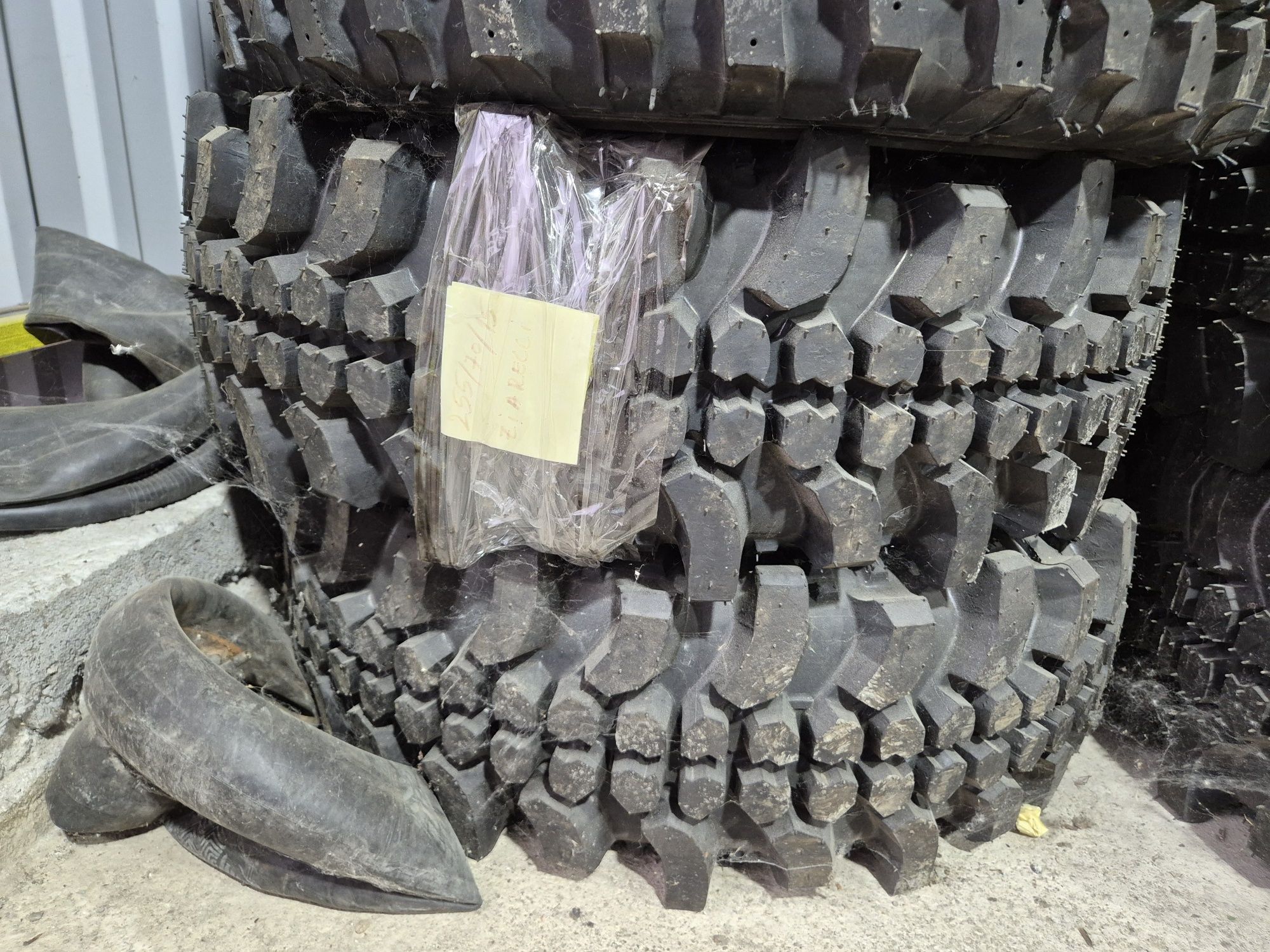 Anvelope off road 255/70R 15.