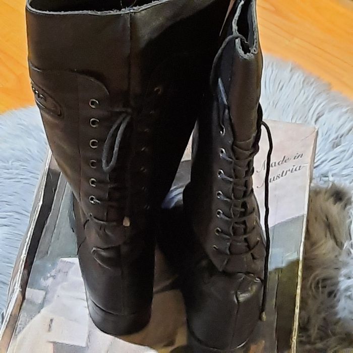 cizme din  piele de porc , originale