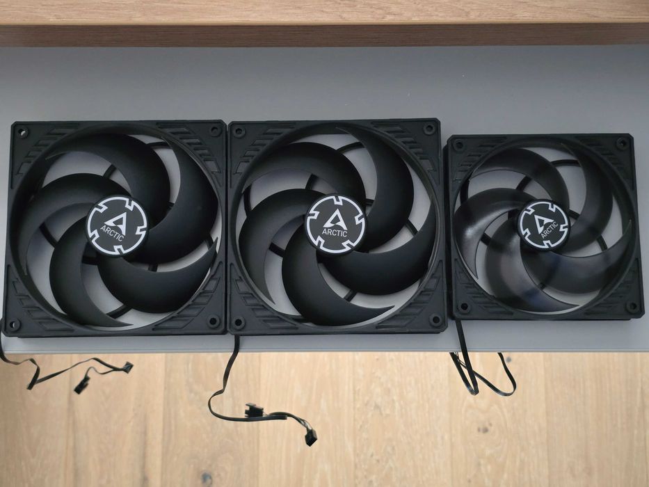 Ventilatoare PC Arctic P14 PWM PST doua bucati si P12 PWM o bucata