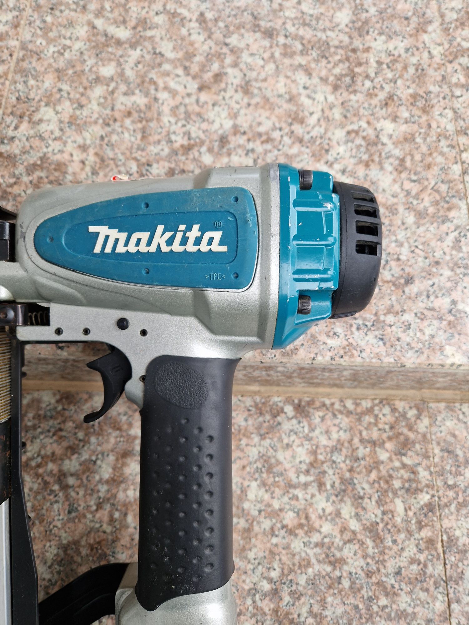 Makita capsator pneumatic