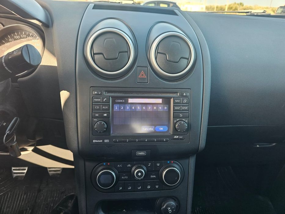 Vând nissan qashqai