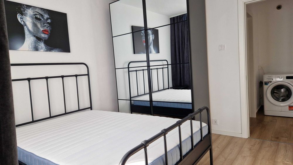 Inchiriez Apartament 4 camere decomandat  etaj 1  Zona Olimpia