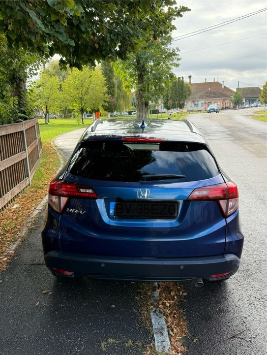Honda HR-V 1.5 i - V tec Executive  Automatic -Panoramic -navi -camera