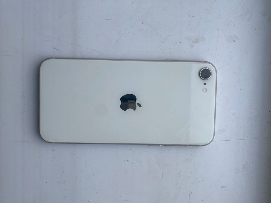 Айфон СЕ3 64/76%