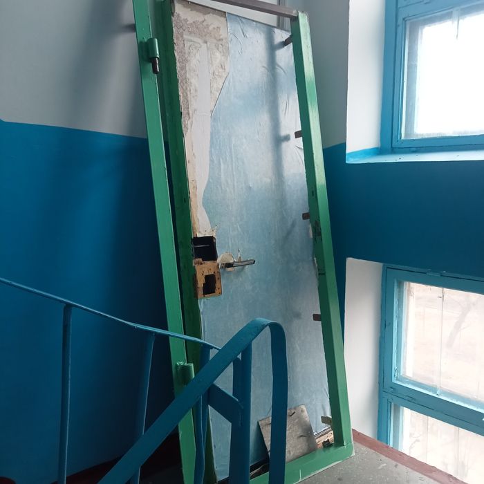 Продам металлический дверы