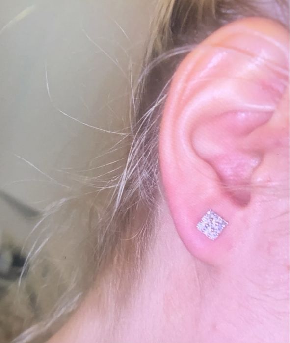 Cercei de aur alb 14 KT cu pietricele zirconia