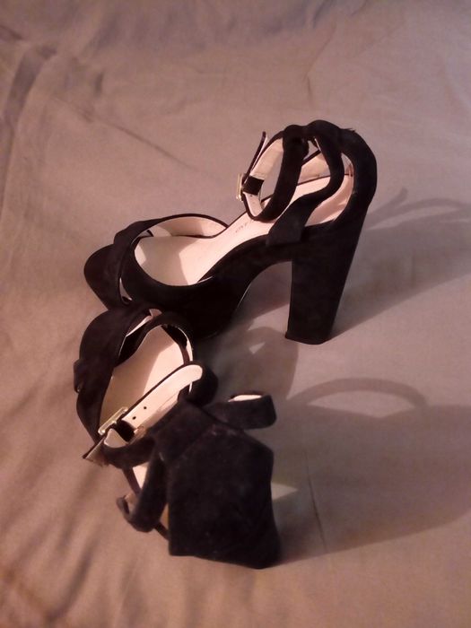 Нови обувки от естествен велур "River Island"