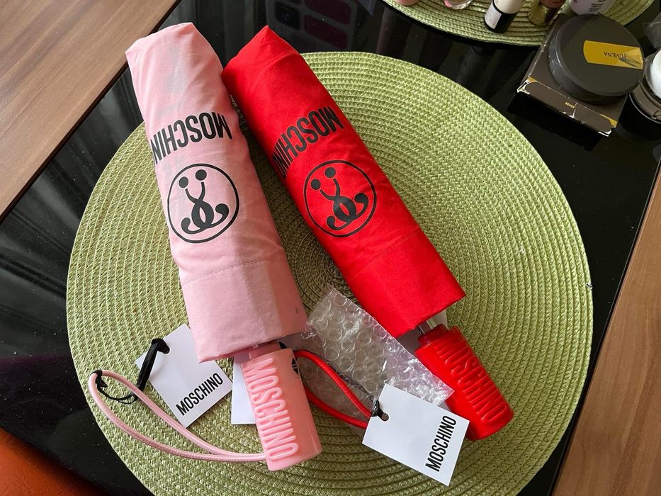 Оригинални чадъри,,LOVE MOSCHINO