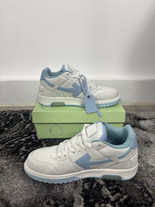 Off-white Out of Office