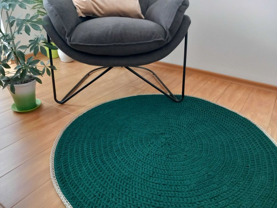 Ръчно изплетен килим