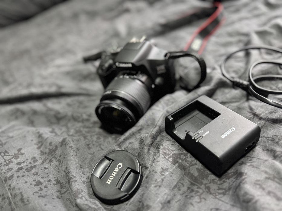 Canon EOS 2000D nou cu obiectiv