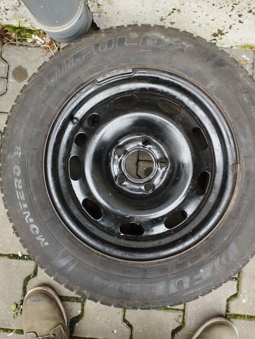 Cauciuc de iarnă cu tot cu jantă