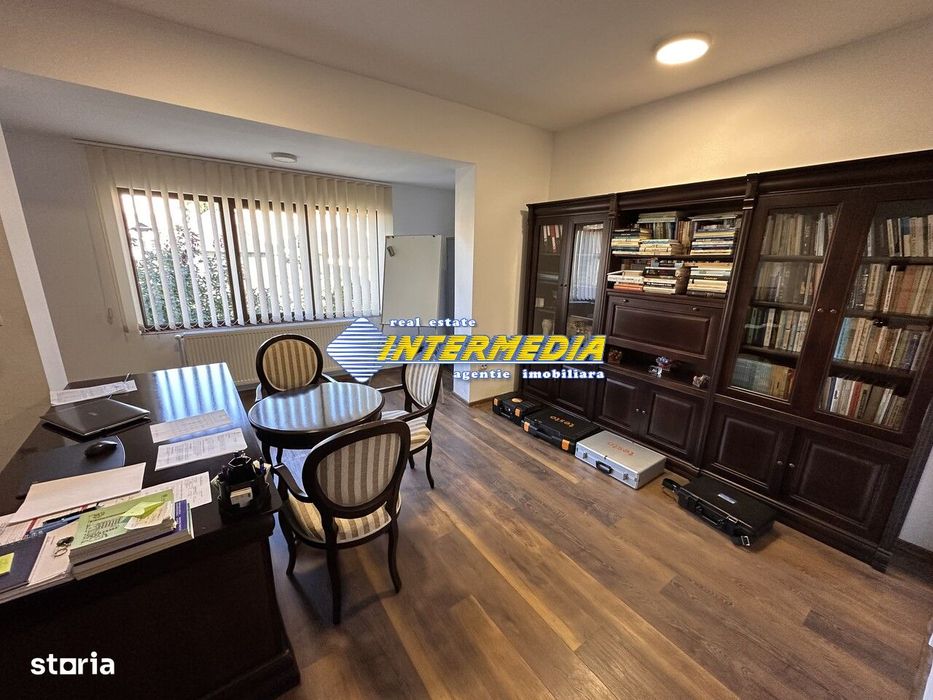 Închiriez spatiu comercial/ birouri 300 mp in Cetate finisat