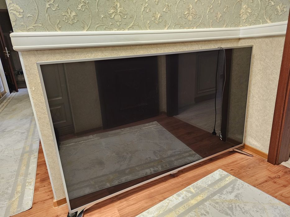 Телевизор Philips 65 дюймов с подсветкой Ambilight. Не вкл. экран.