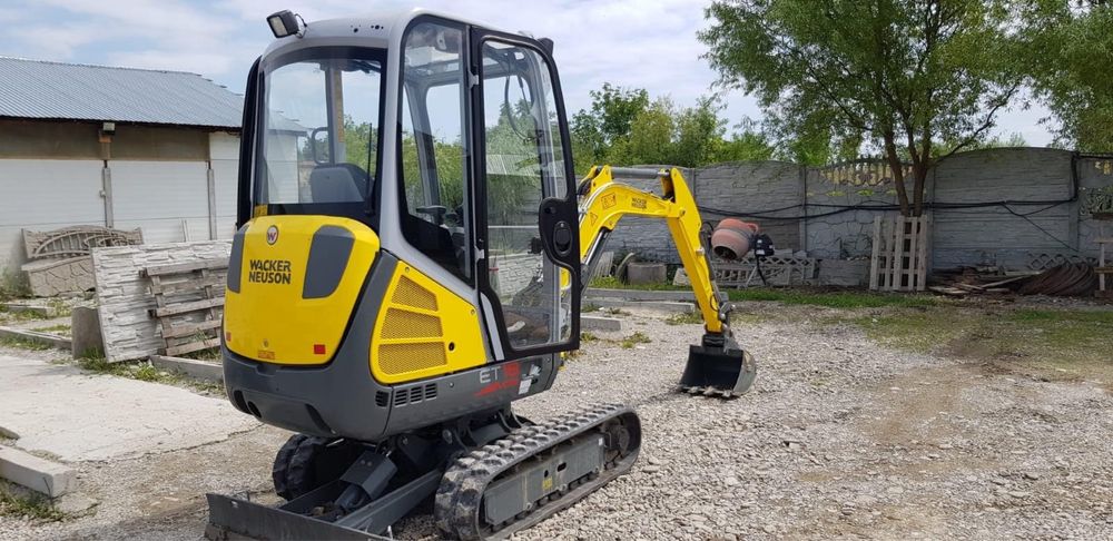 Miniexcavator de Închiriat Diverse Lucrări