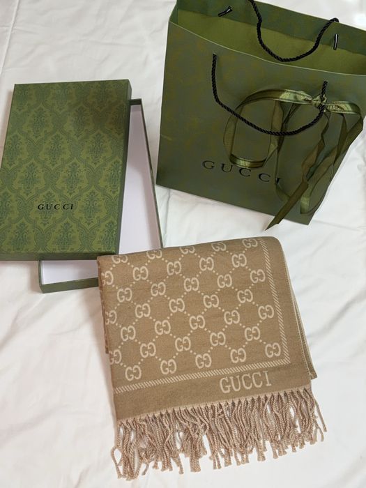 Esarfa Gucci cu doua fețe