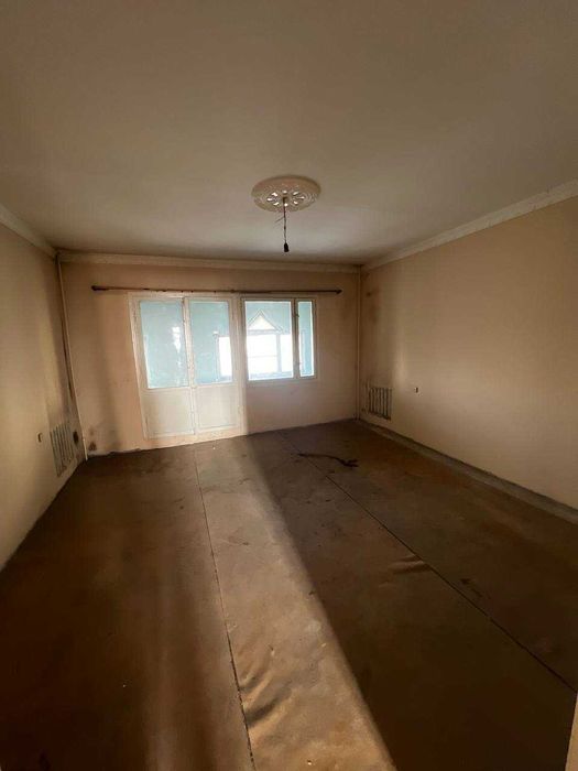 Квартира сотилади Чорсу Версал 3/7/9
Балкон 1/7 ўрта 72м² ремонт талаб