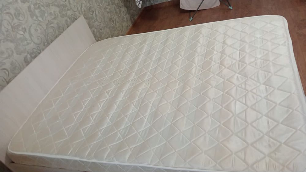 Двухспальный кровать