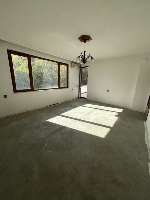 Многостаен с гараж и паркомясто