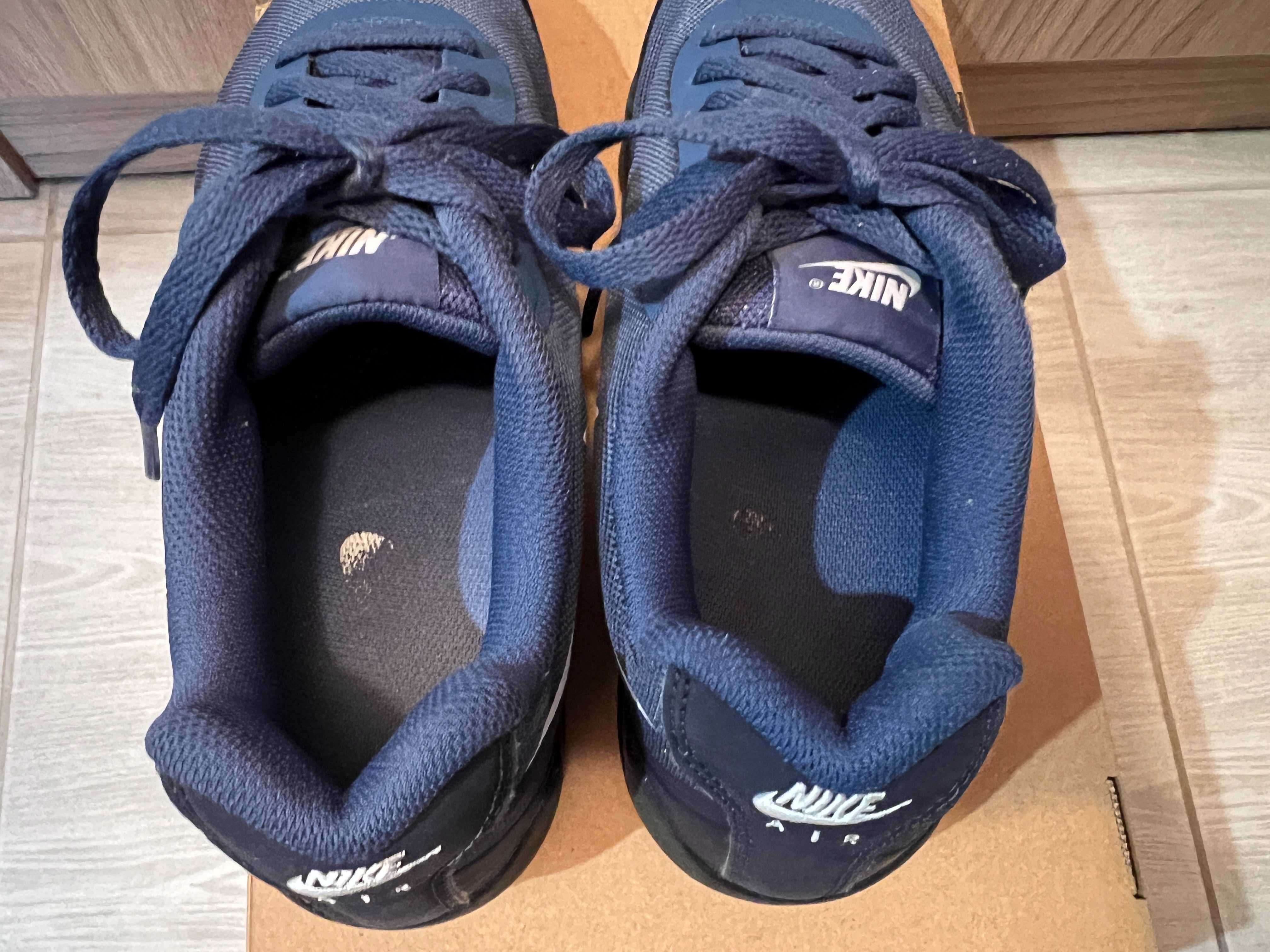 nike AIR MAX INVIGOR мъжки маратонки номер 41