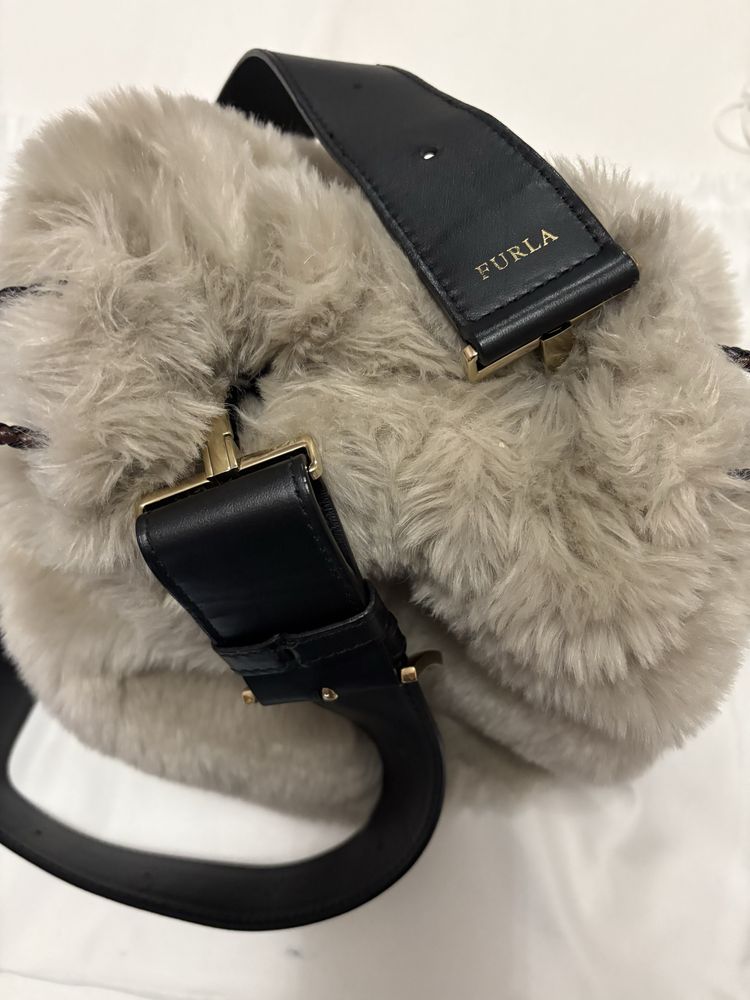 чанта Furla бежова с тъмнокафяви аксесоари