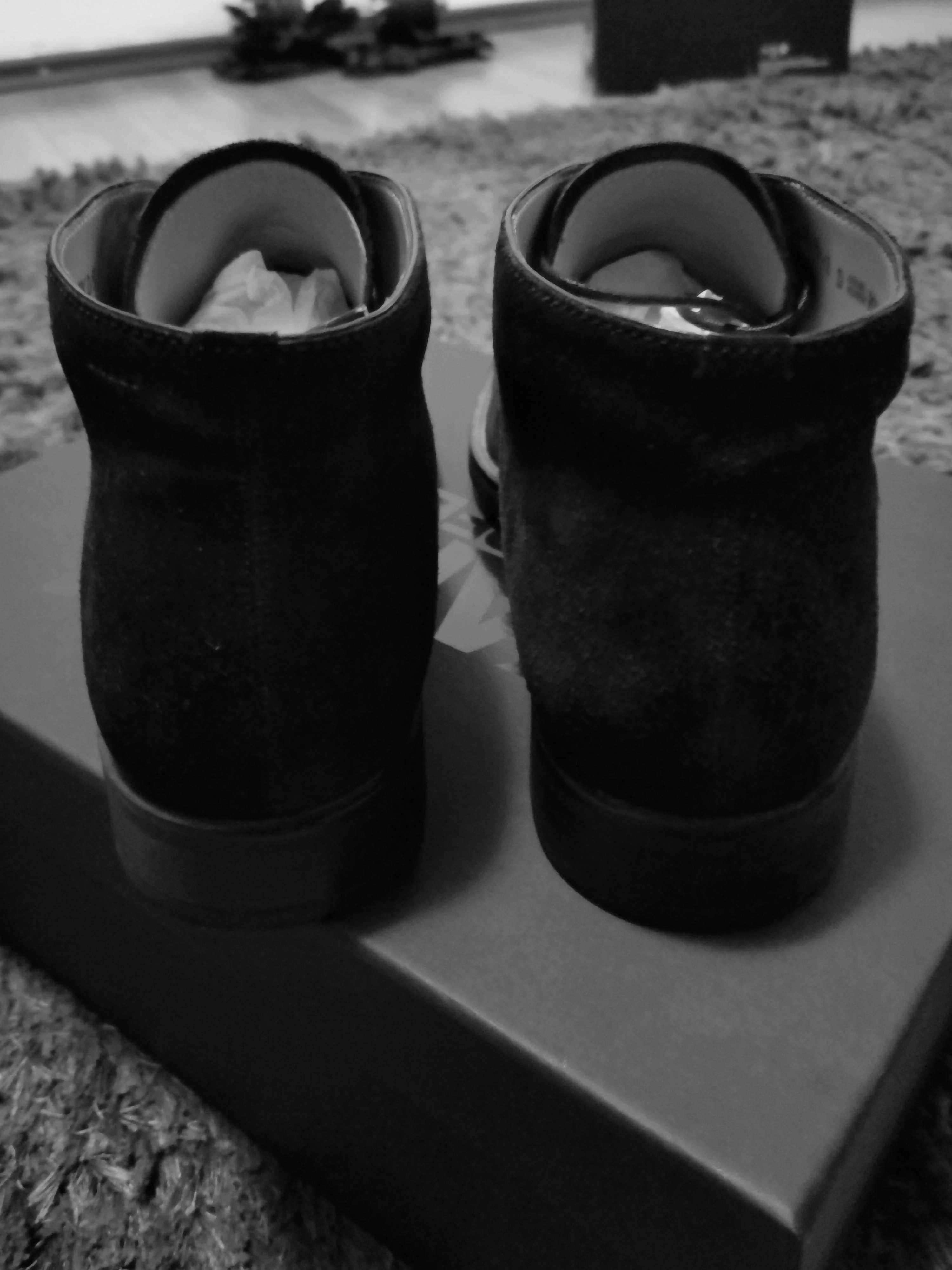Ghete originale BALLY ,negre ,piele intoarsa moale,mar 41, 10/10