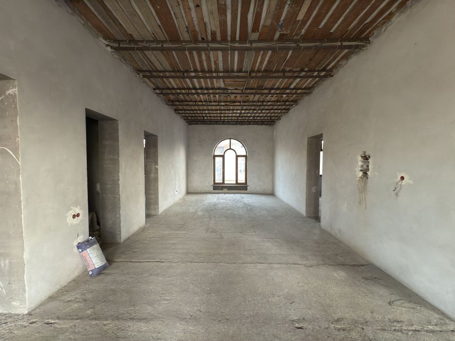 Yunus-obod tumani Xasanboyda 3 etajli uy sotiladi